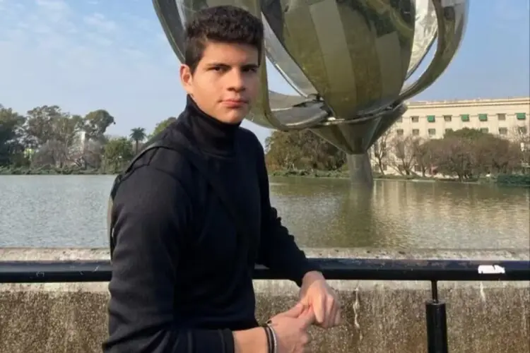Cauã Souza Bezerra, de 21 anos, morreu afogado no Balneário do Miriti, em Manacapuru - foto reprodução