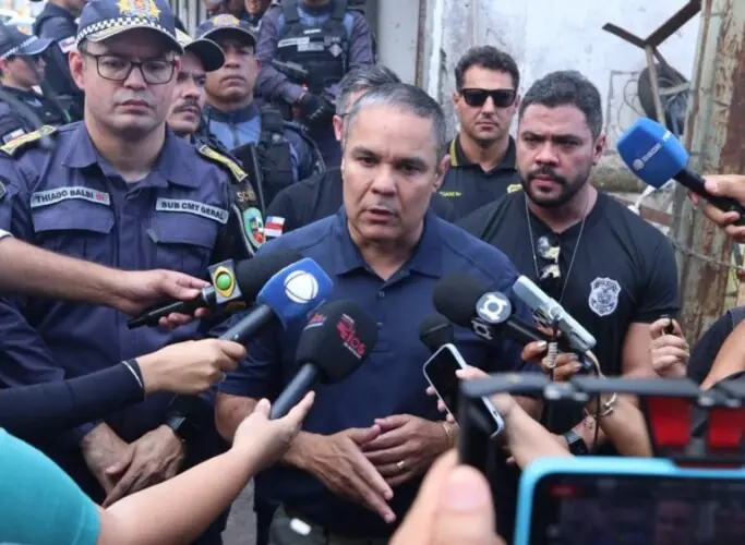 Coronel Vinícius Almeida, titular da SSP-AM, participou da megaoperação que mobilizou mais de 100 policiais e prendeu ape as três pessoas (Foto: Arthur Castro/Secom)