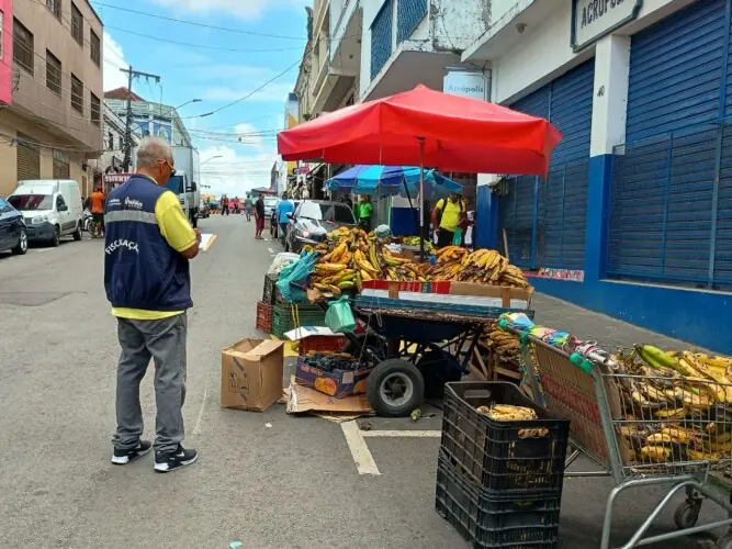 Prefeitura quer remover feirantes para ampliar lucro com Zona Azul em Manaus