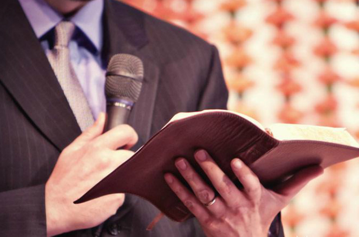 Pastor é preso suspeito de estuprar 5 meninas em igreja no Amazonas