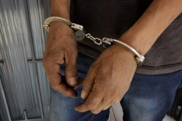 Foragidos por tráfico e roubo são presos após abordagem policial em Manaus