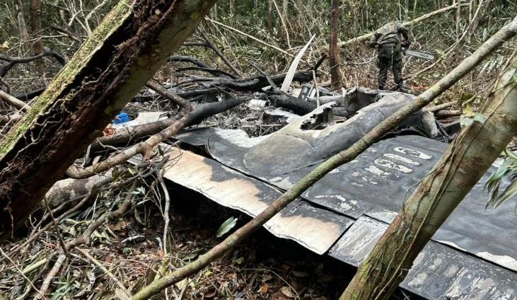 VÍDEO: FAB derruba avião venezuelano carregado de drogas no AM; traficantes morreram