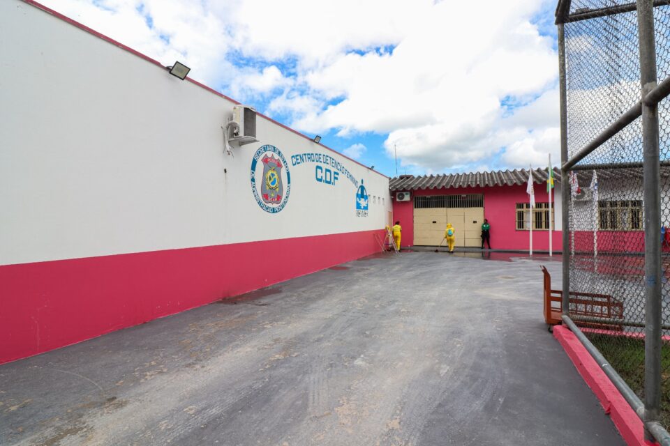 Briga em presídio feminino de Manaus termina com detenta ferida