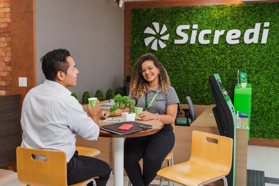 Sicredi contratando para dois cargos em Manaus