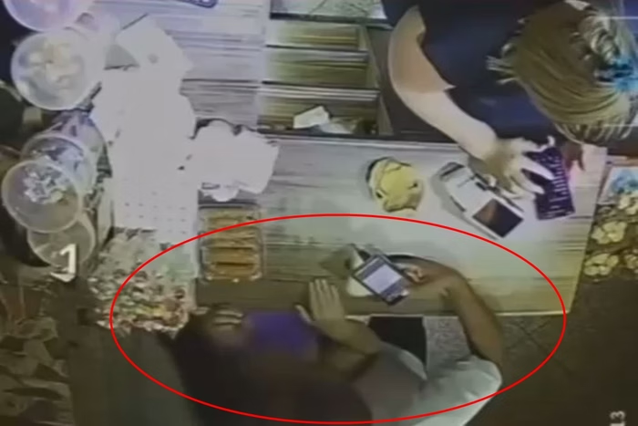 Falso padre é preso após beijar criança em lanchonete