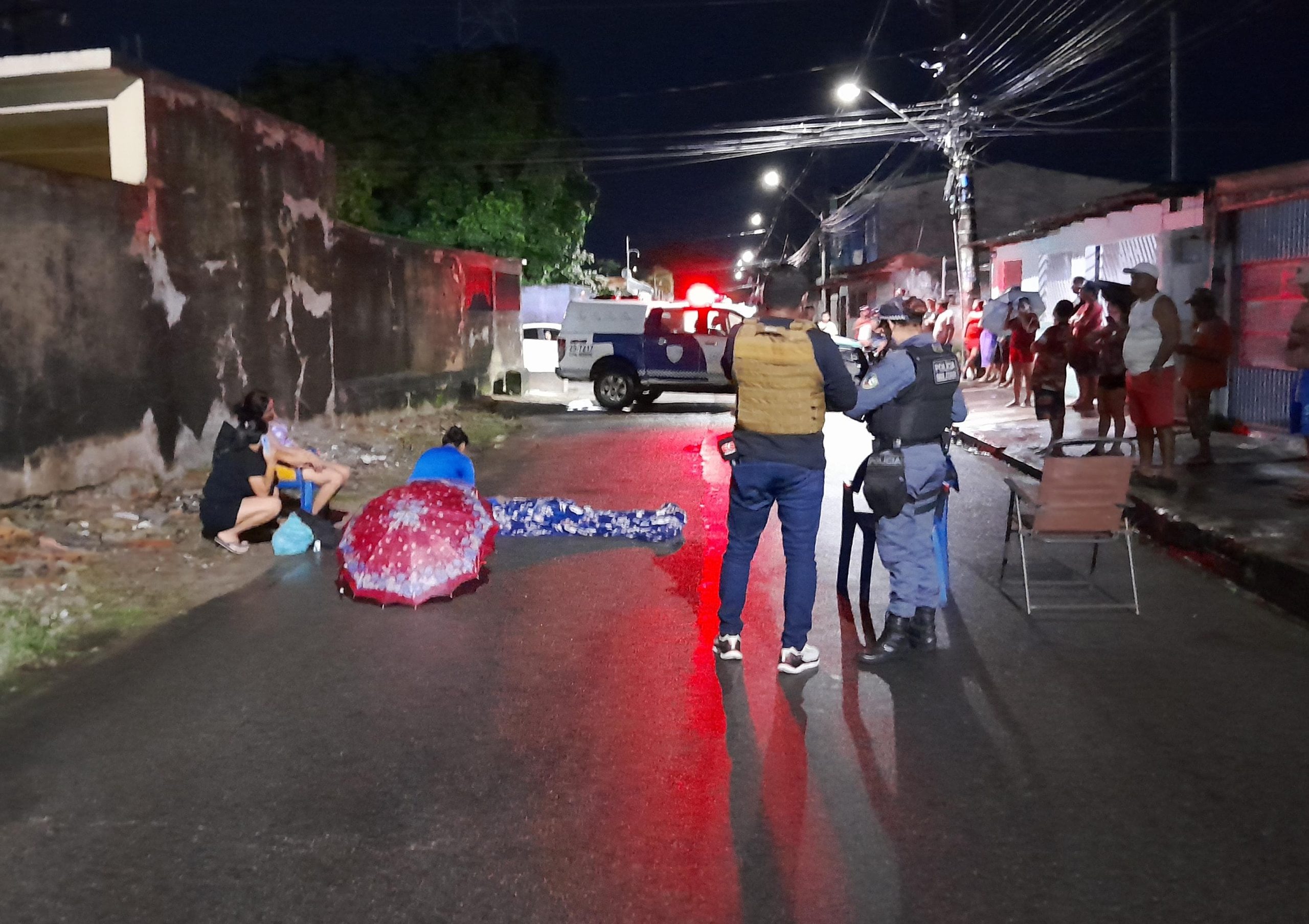 Jovem é morto a tiros durante assalto na frente da namorada em Manaus