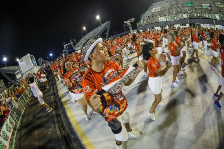 ensaio das escolas de samba no sambódromo de manaus