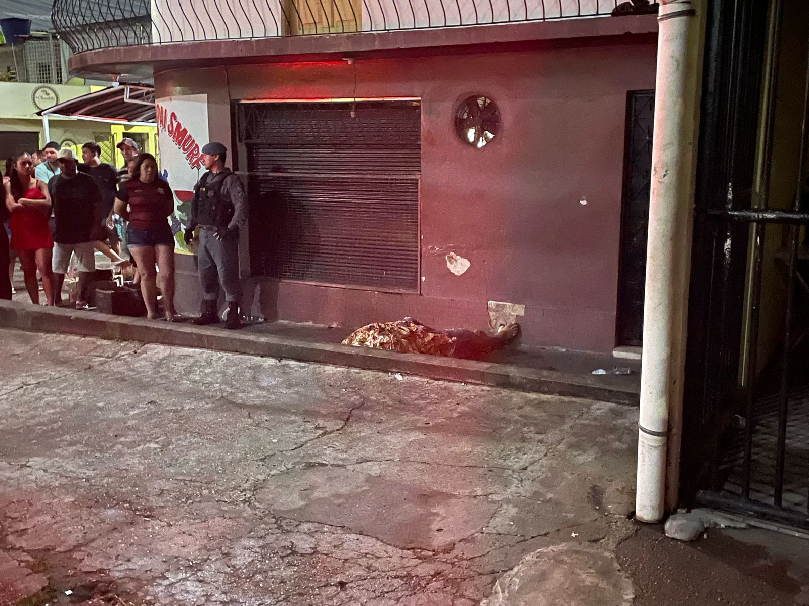 Homem é morto a tiros na frente da filha em Manaus