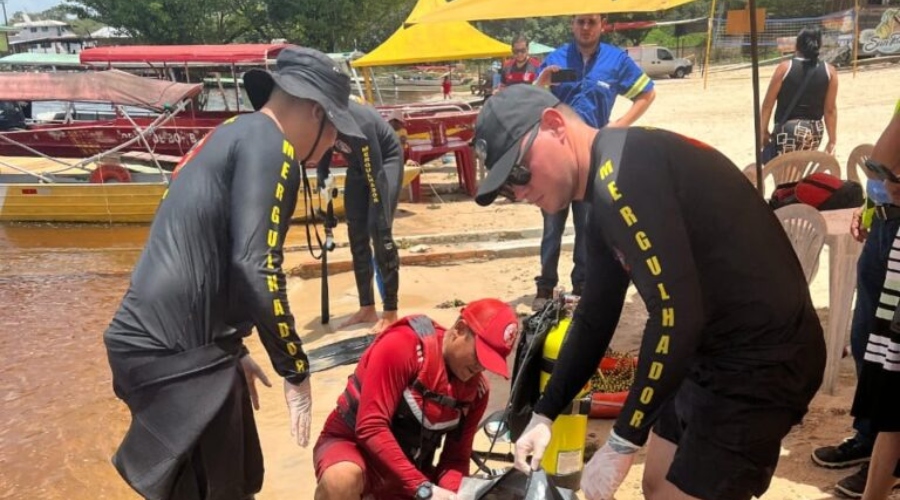 Corpo é encontrado boiando em praia de Manaus