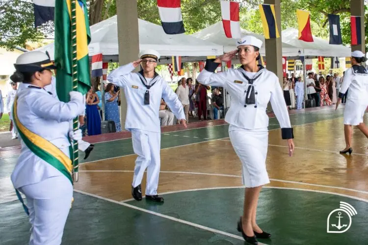 O processo seletivo é voltado para ambos os sexos – Imagem: Marinha do Brasil Fonte: Agência Marinha de Notícias Acesse: https://www.agencia.marinha.mil.br/