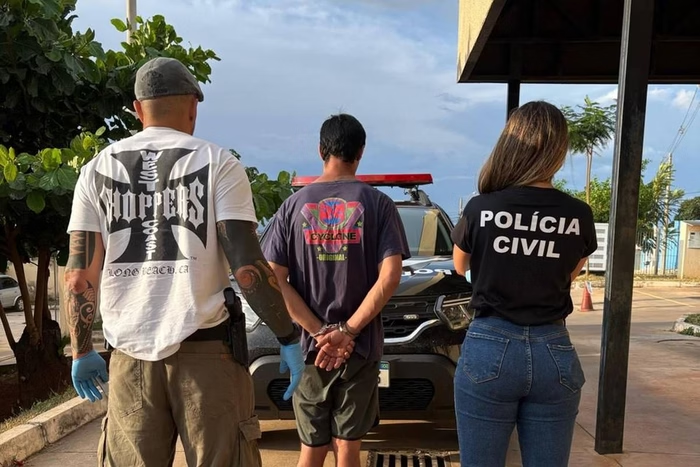 Adolescente com bebê no colo é estuprada por padrasto