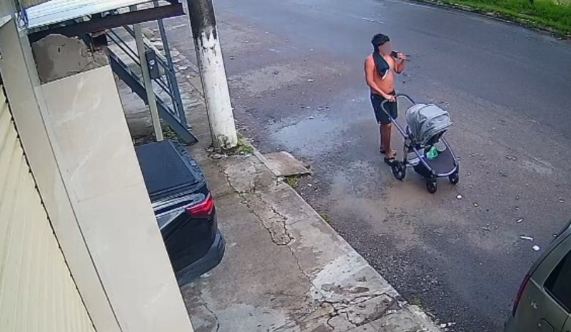 Bebê é abandonado no meio da rua em Manaus