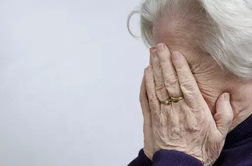 Filho espanca mãe de 75 anos até a morte dentro de casa