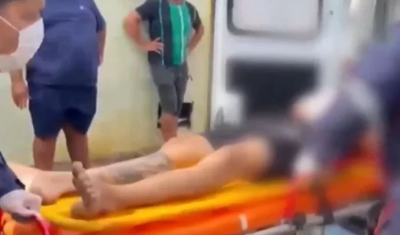 Vítima reage e atira no queixo de assaltante dentro de loja