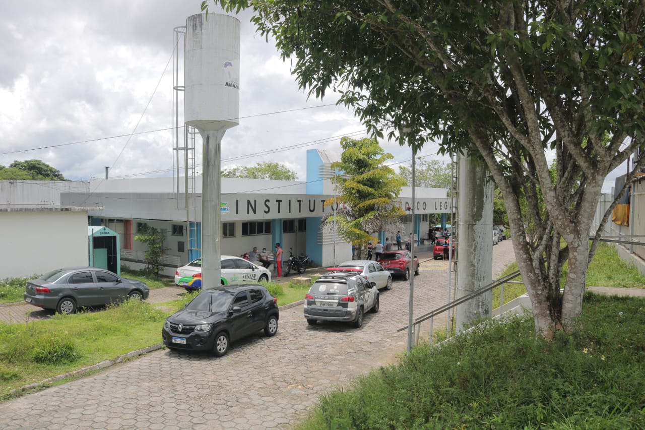 Corpo com corda no pescoço é encontrado no Lago Azul, em Manaus