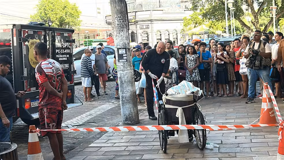 idoso é encontrado morto em cadeira de rodas no centro de manaus