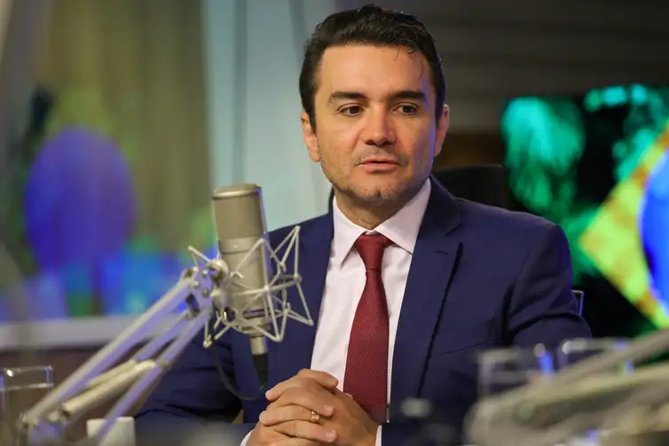 Saída de Sabino do Ministério do Turismo é a 13ª troca do governo Lula