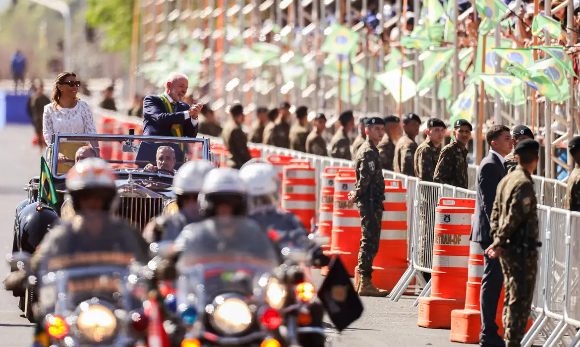 desfile em Brasília vira marketing político e esvazia civismo