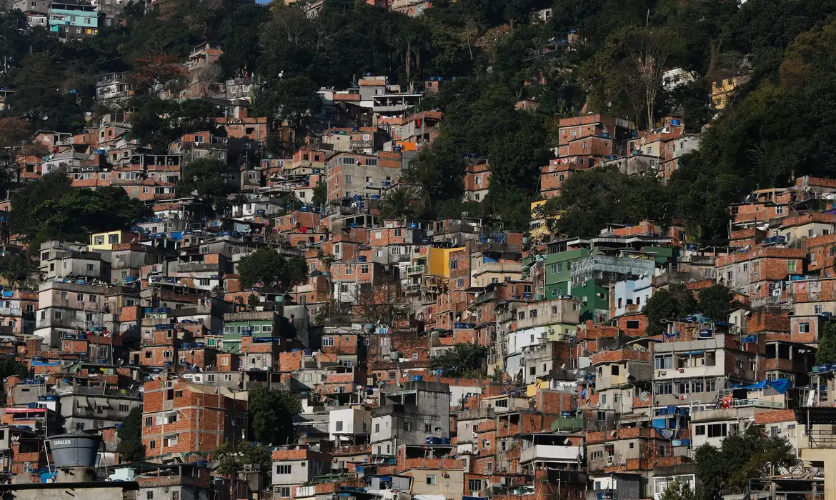 Mais de 20 criminosos do Amazonas estão escondidos em favelas do Rio de Janeiro