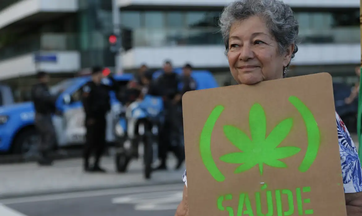 Direção colegiada da Anvisa debate regulação da produção da cannabis medicinal — Agência Gov