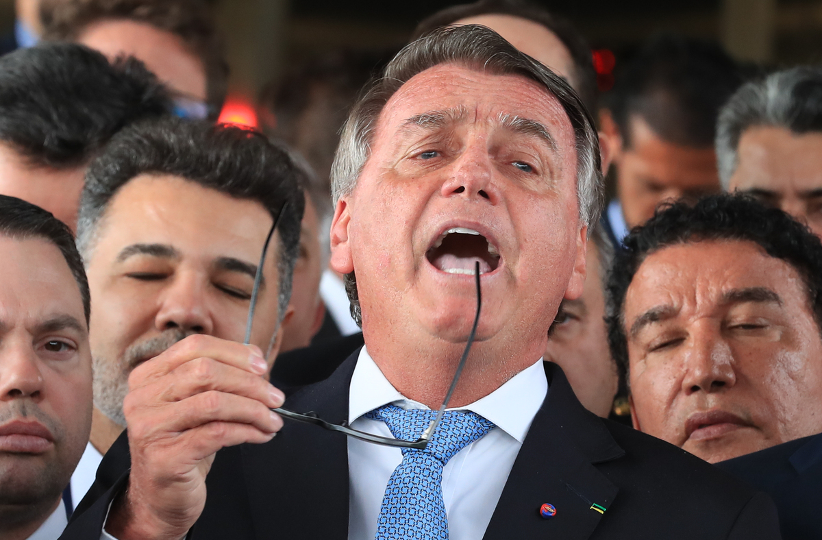 Quanto tempo Bolsonaro pode reduzir a pena lendo livros na prisão