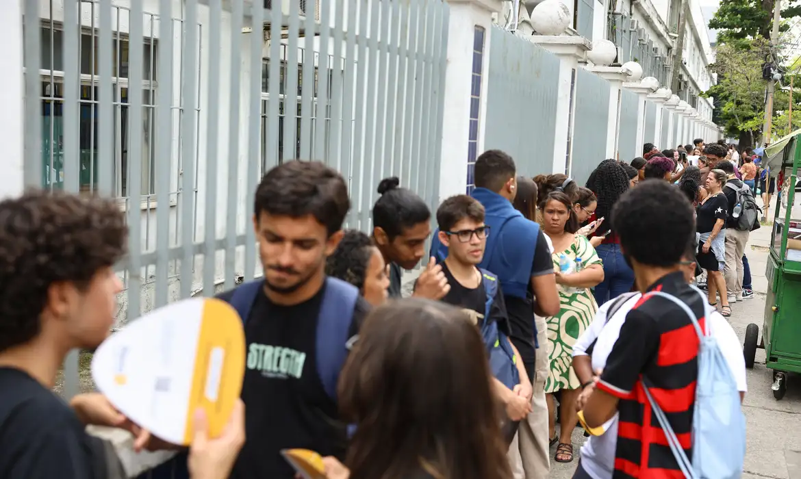 inscrições começam nesta segunda-feira (26/1). São mais de 590 mil bolsas — Agência Gov