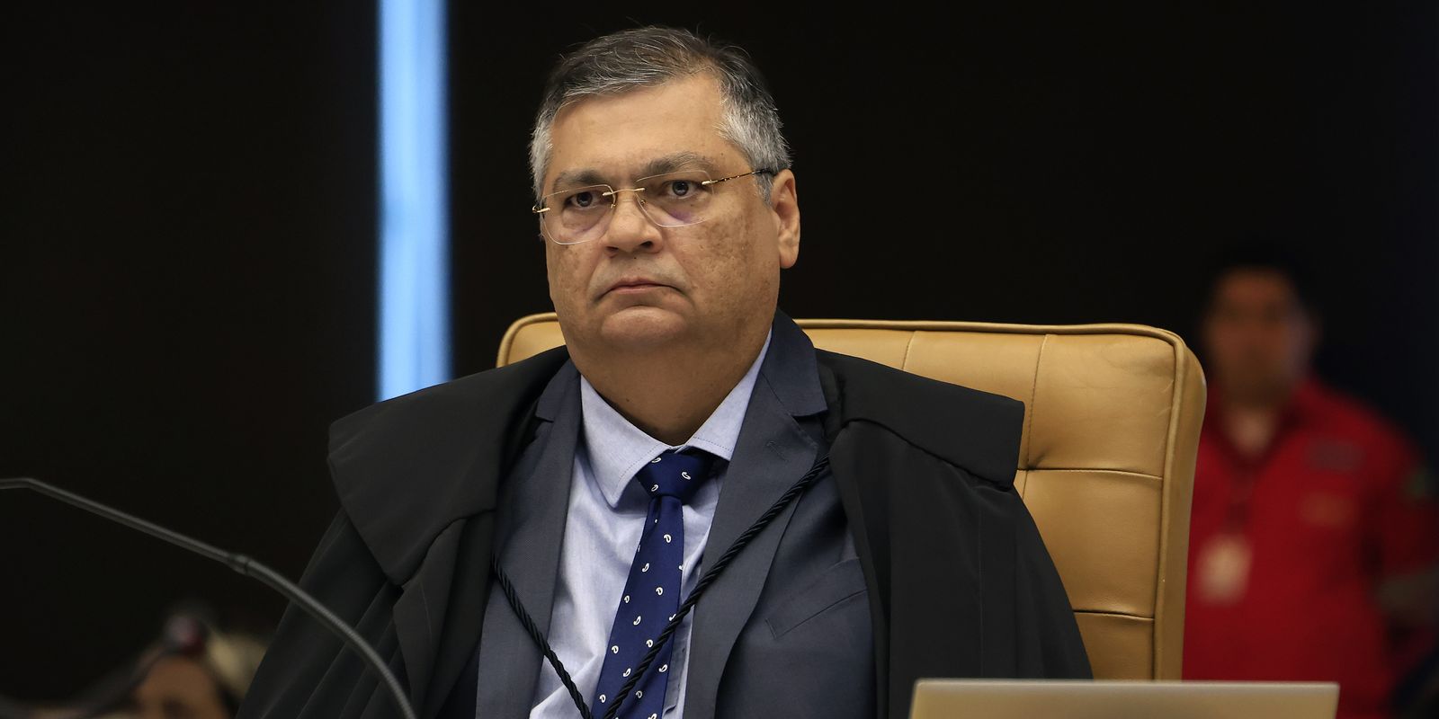 Dino proíbe criação de novas verbas acima do teto do funcionalismo