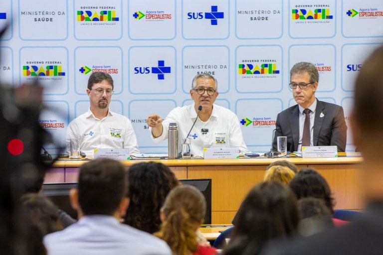 Saúde anuncia 3 mil novas residências médicas e contratação de 900 especialistas no SUS — Agência Gov