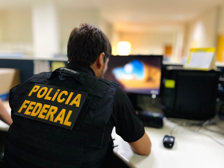 PF cumpre mandado para reprimir crimes de exploração sexual infantojuvenil — Agência Gov
