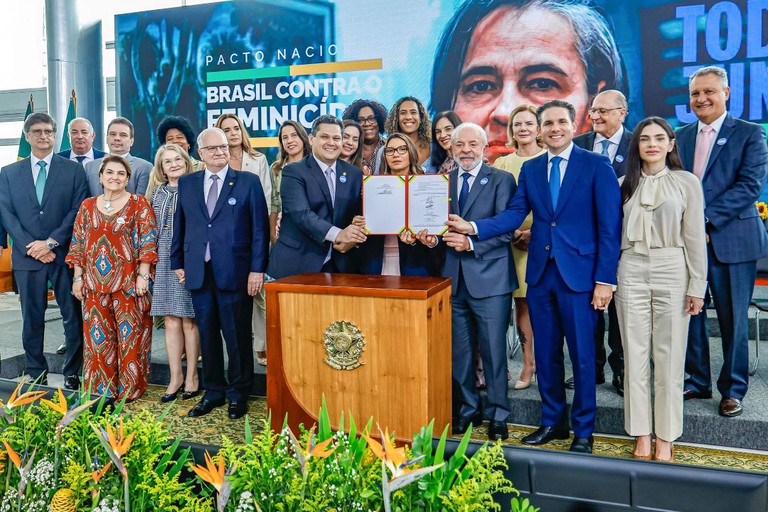 Pacto Nacional contra Feminicídio é luta de toda a sociedade, , diz Lula. 'Principalmente dos homens' — Agência Gov
