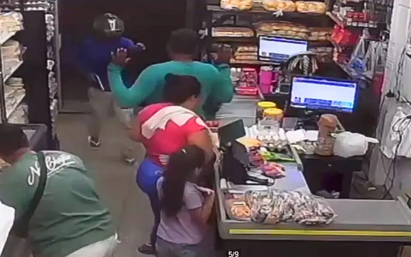 Criminosos armados assaltam loja de frios no Campo Salles