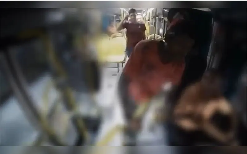 Dupla que assaltou ônibus da linha 602 é procurada em Manaus