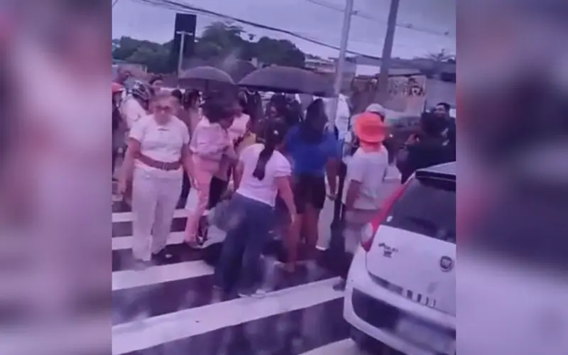 Motociclista atropela estudante na faixa de pedestres em Manaus