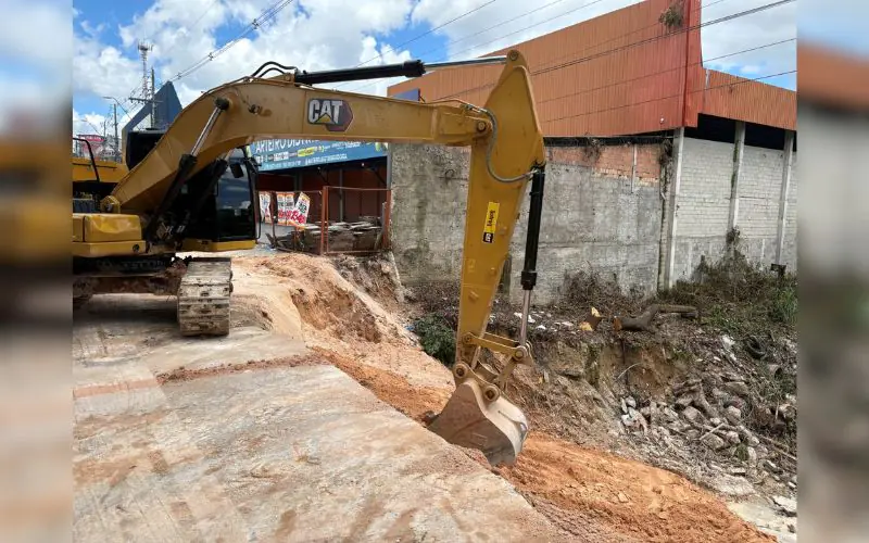 Obras na avenida Autaz Mirim avançam para fase de reaterro