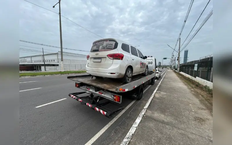 IMMU apreende veículo irregular em operação na Av. do Turismo