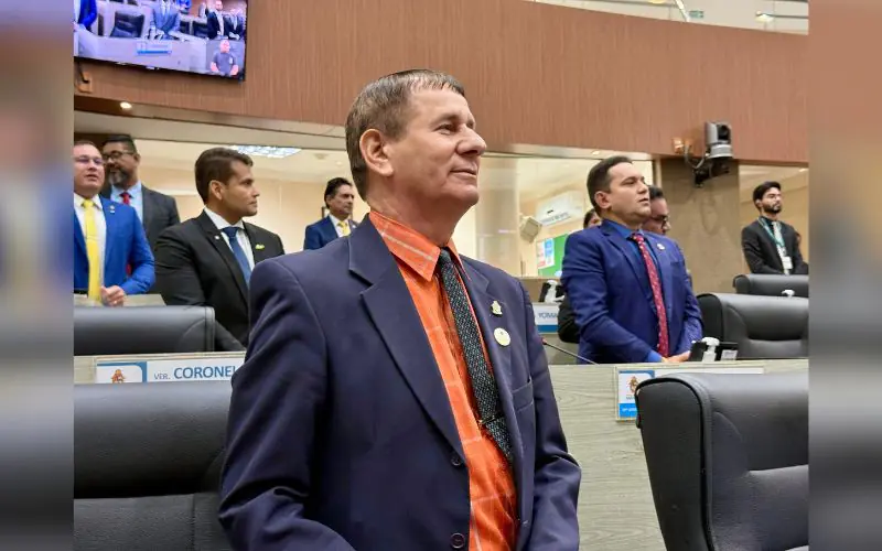 Projeto de Roberto Sabino garante internet gratuita em locais com cardápio digital