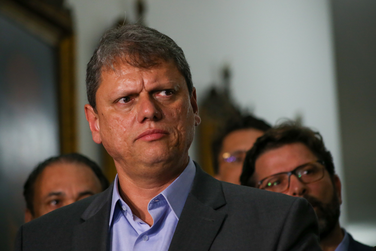 Tarcísio repassou R$ 3 bi a prefeituras por apoio à venda