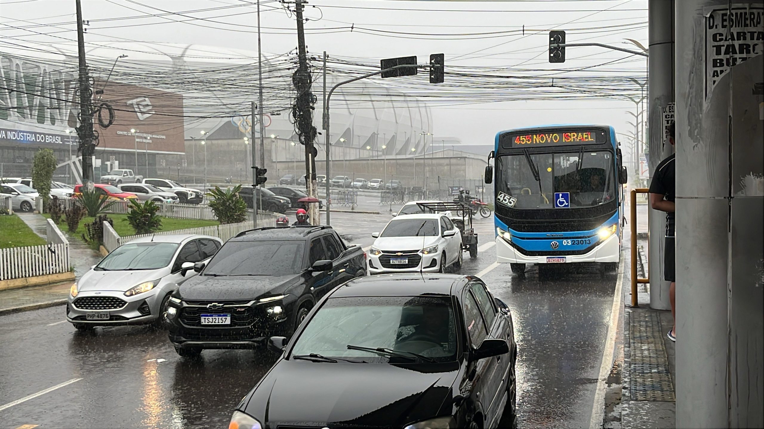 Defesa Civil emite alerta de risco severo para alagamentos durante fortes chuvas em Manaus