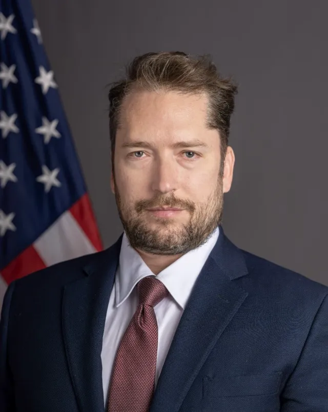 Darren Beattie vai visitar Bolsonaro e já questionou eleição