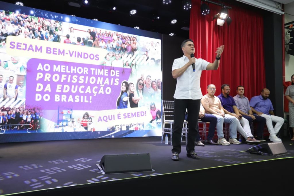 David Almeida recebe mil novos servidores aprovados no concurso da Semed