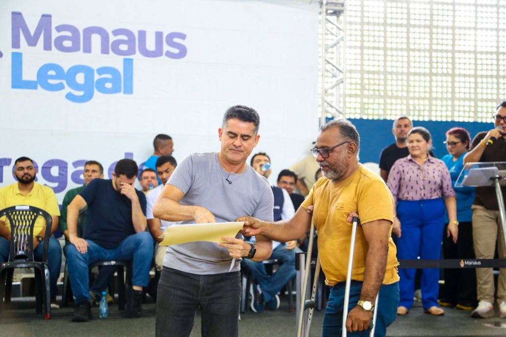 David entrega 1,5 mil títulos definitivos e supera 16 mil imóveis regularizados em Manaus