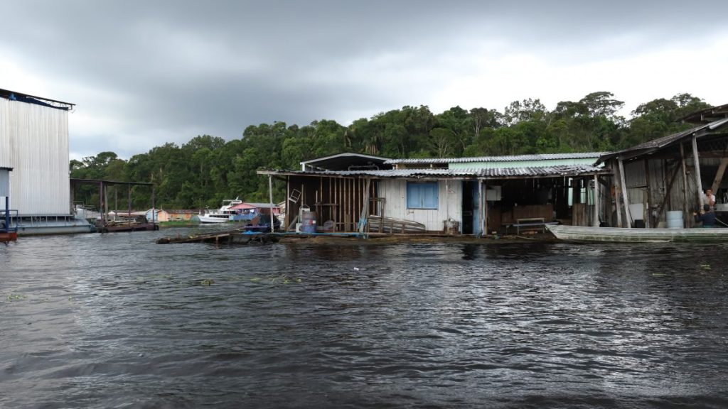 Justiça suspende retirada de flutuantes do Tarumã-Açu, em Manaus