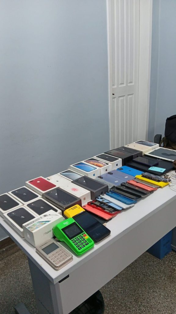 Operação revela esquema que enganava vítimas e desviava celulares em Manaus