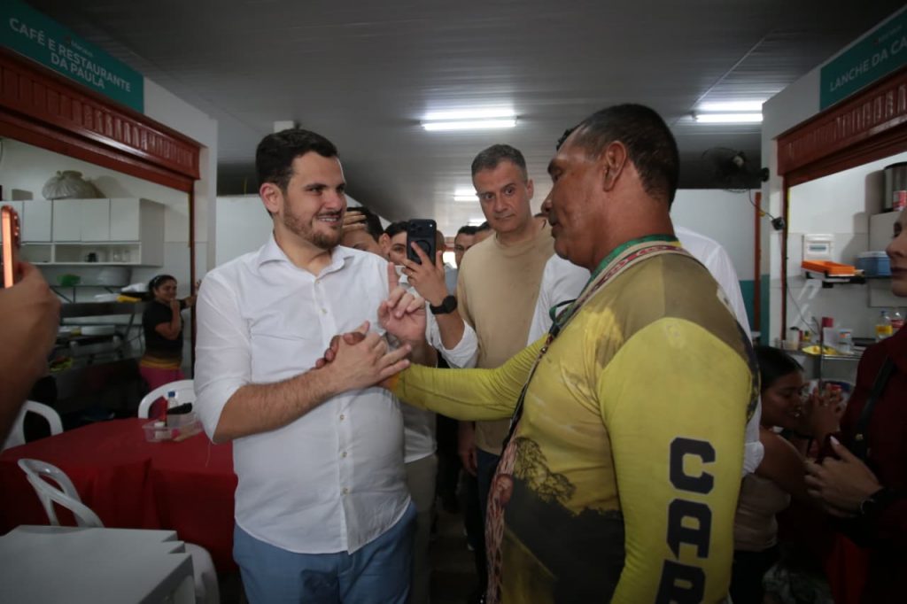 Renato Junior inicia gestão com visita ao Mercado Adolpho Lisboa