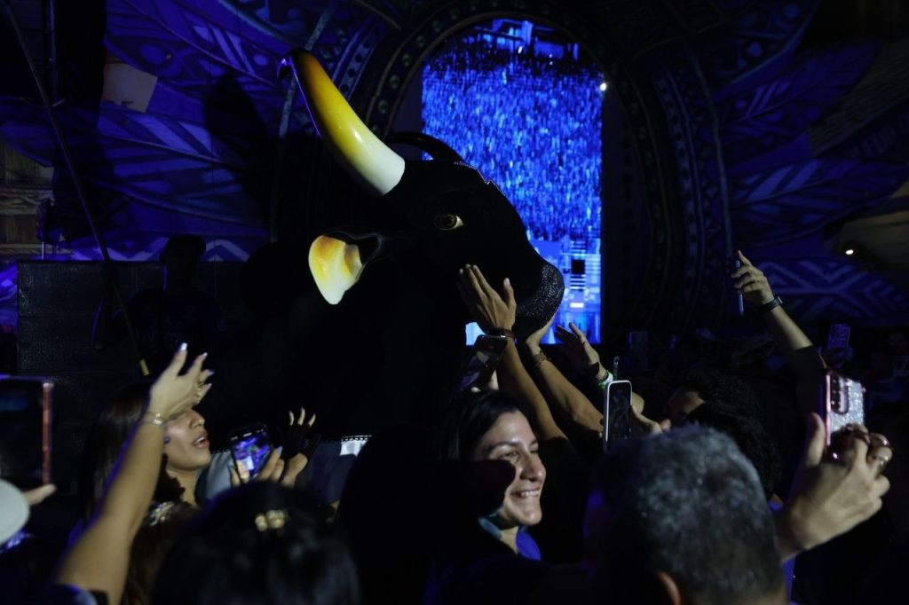 Boi Caprichoso reúne multidão em Manaus no lançamento do álbum 2026