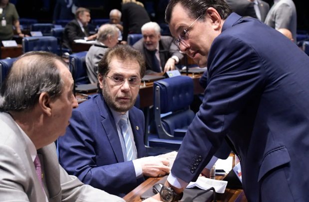 Juíza contraria políticos do Amazonas e suspende editais para pavimentação da BR-319