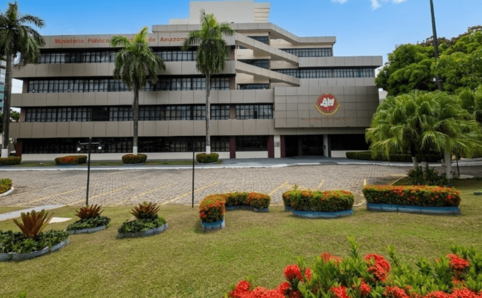 Investigador é preso em operação ligada a delegado suspeito de roubo de cargas em Manaus