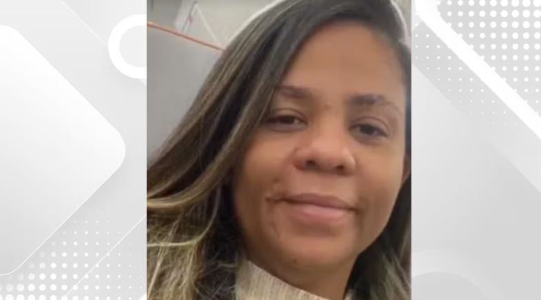 Banheiro com produtos de limpeza onde mulher passou mal em Camaçari