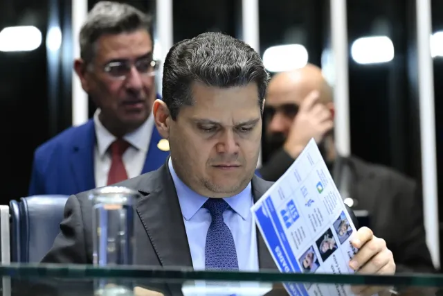 “Faço a minha parte”, teria dito Alcolumbre