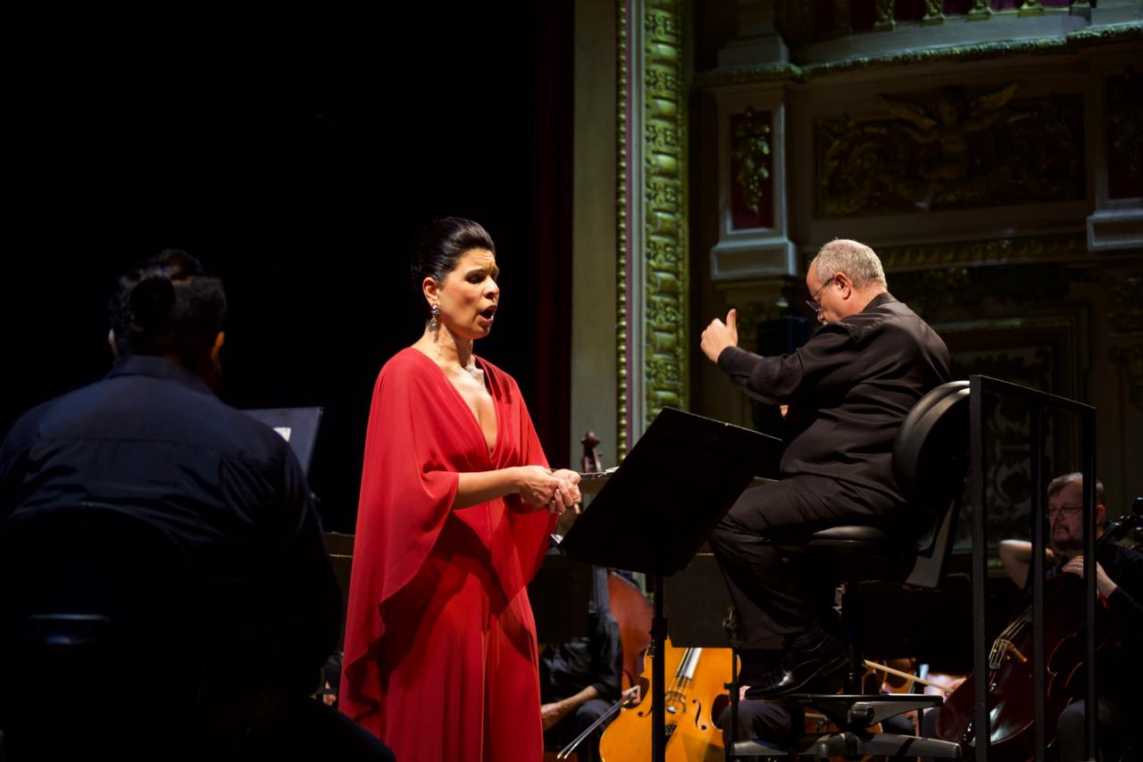 Apresentação de canto lírico no Teatro Amazonas durante Festival Amazonas de Ópera